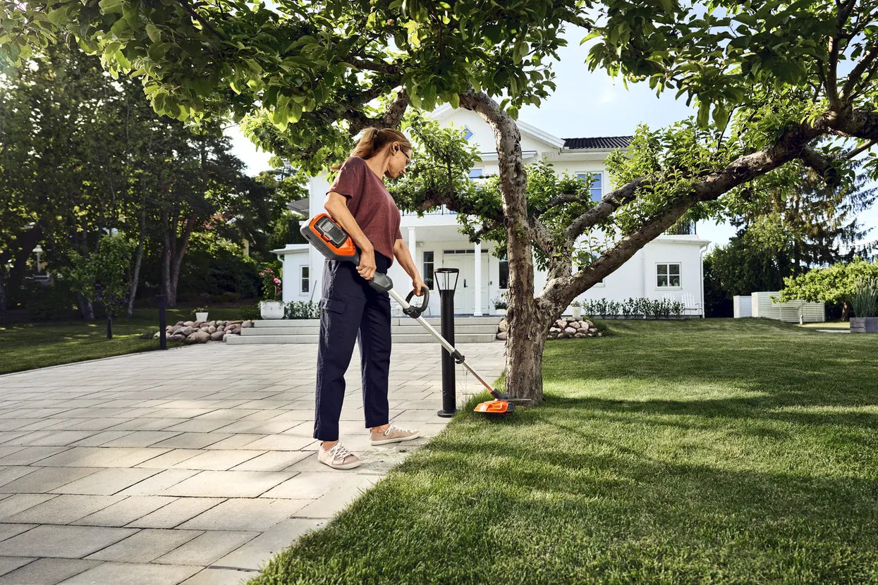 HUSQVARNA BATTERY BRUSHCUTTER/TRIMMER 215IL